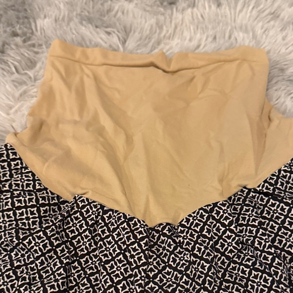 Motherhood Maternity Black and white Geometric Capris - Picture 2 of 4